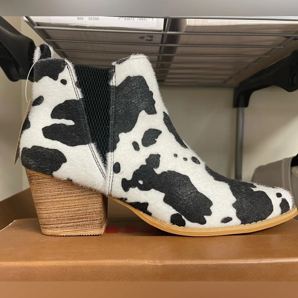 Wooden Heel Short Chelsea Ankle Boot - Picture 2 of 2